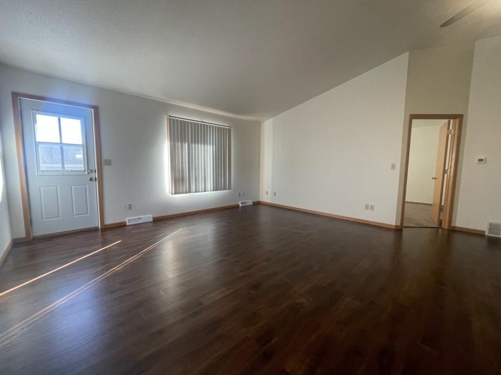 800 Western Ave - Photo 4 of 9