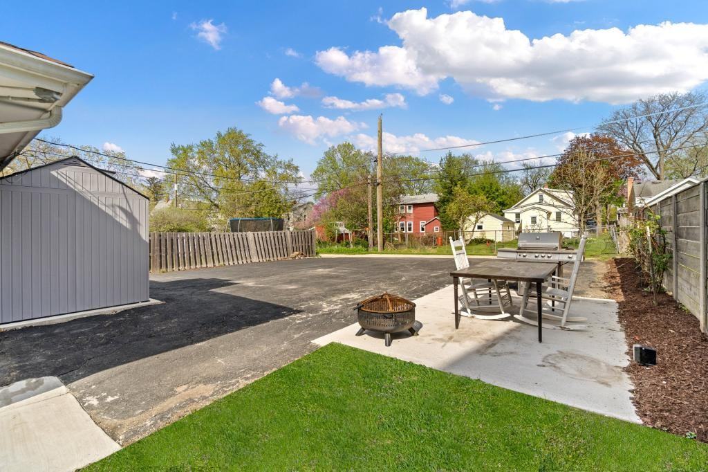 4923 Prospect Ave - Photo 4 of 15