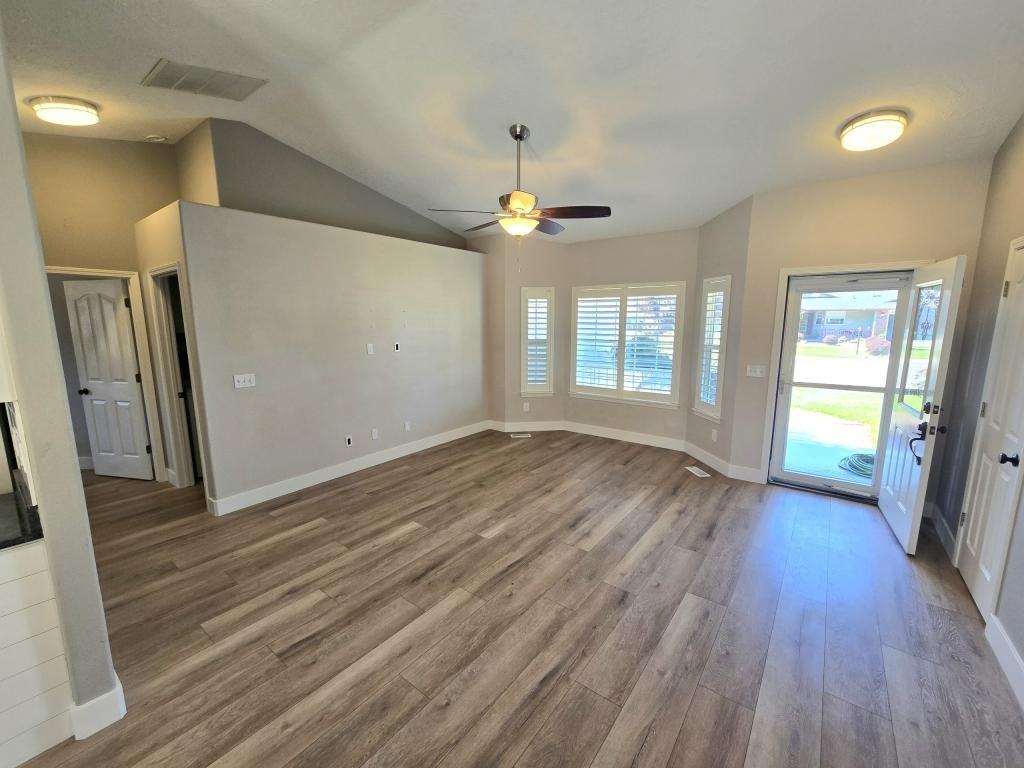 1020 N Crestley Ave - Photo 3 of 12