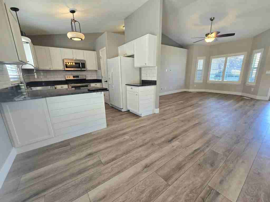1020 N Crestley Ave - Photo 5 of 12