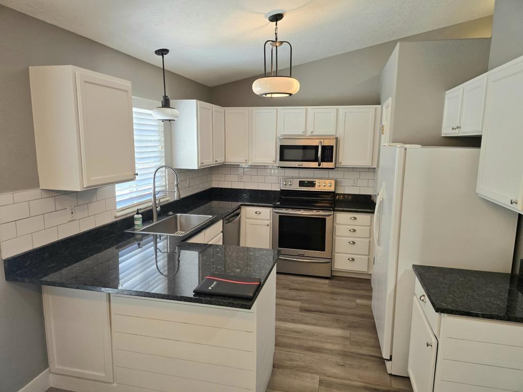 1020 N Crestley Ave - Photo 6 of 12