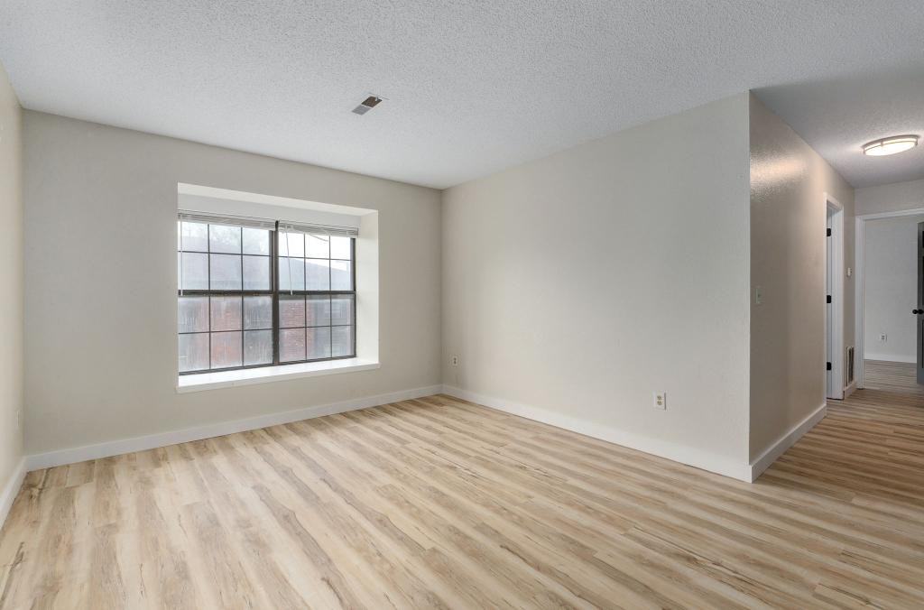 1221 S Park Ave - Photo 2 of 17