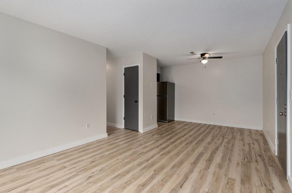 1221 S Park Ave - Photo 3 of 17