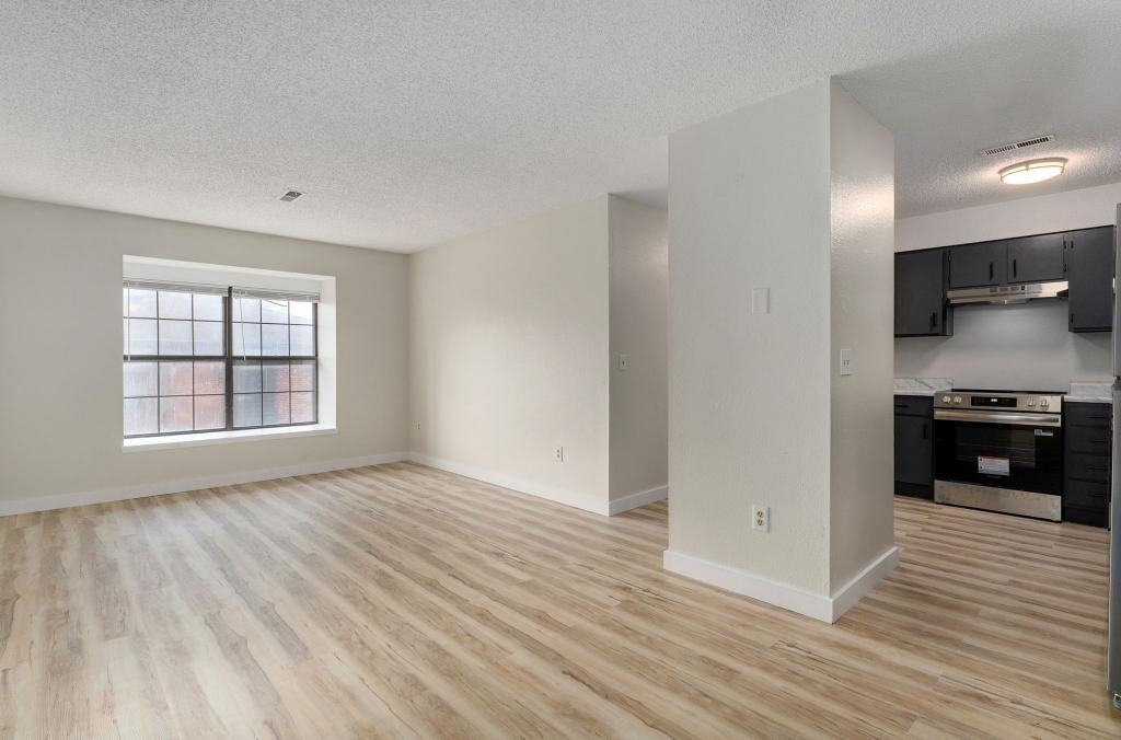 1221 S Park Ave - Photo 4 of 17