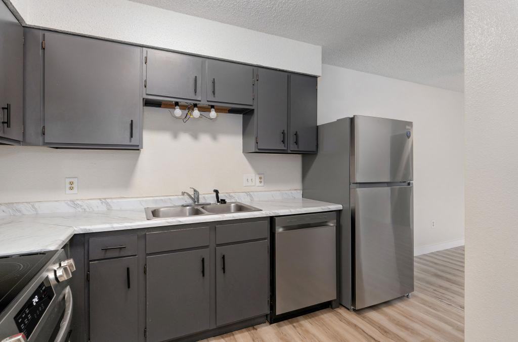 1221 S Park Ave - Photo 7 of 17