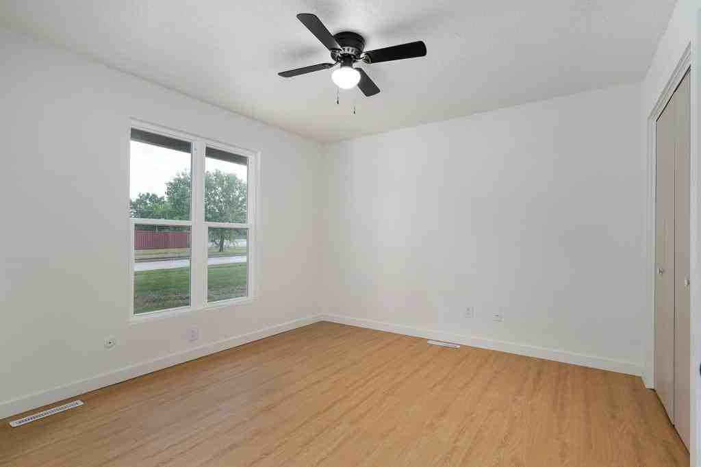 2029 E Battlefield Rd - Photo 6 of 29