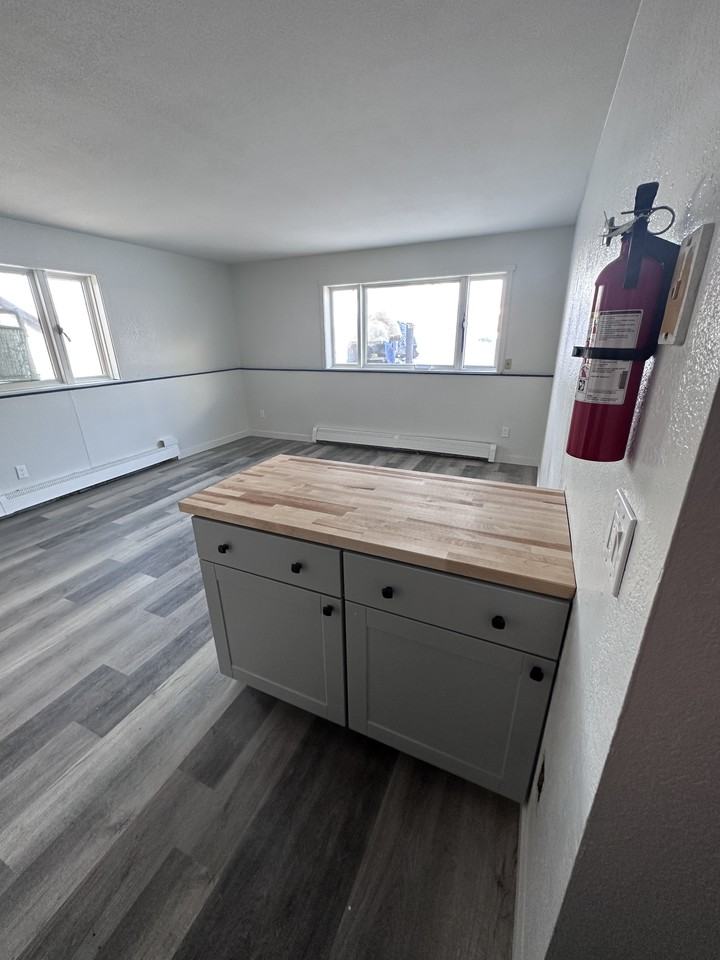 819 E 10th Ave - Photo 2 of 5