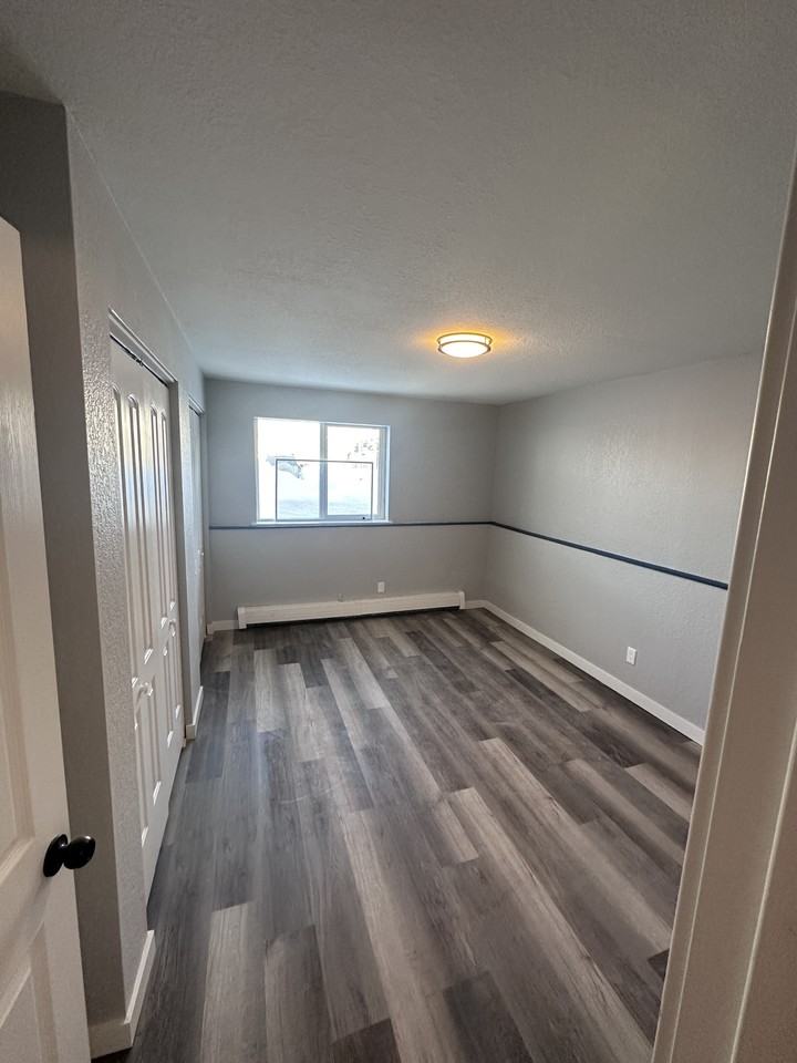 819 E 10th Ave - Photo 3 of 5