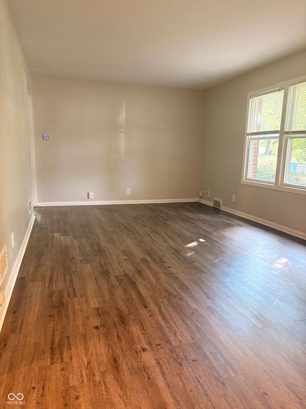6321 Douglas Rd - Photo 4 of 11
