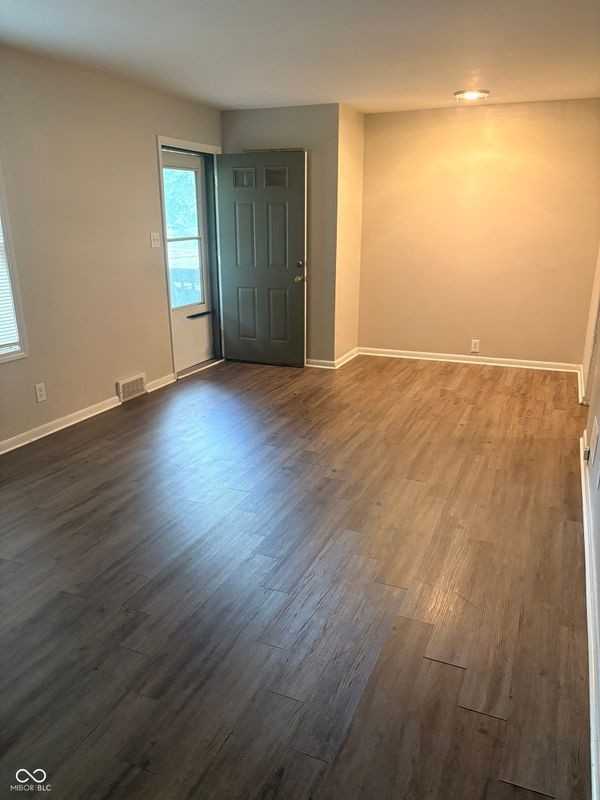 6321 Douglas Rd - Photo 5 of 11