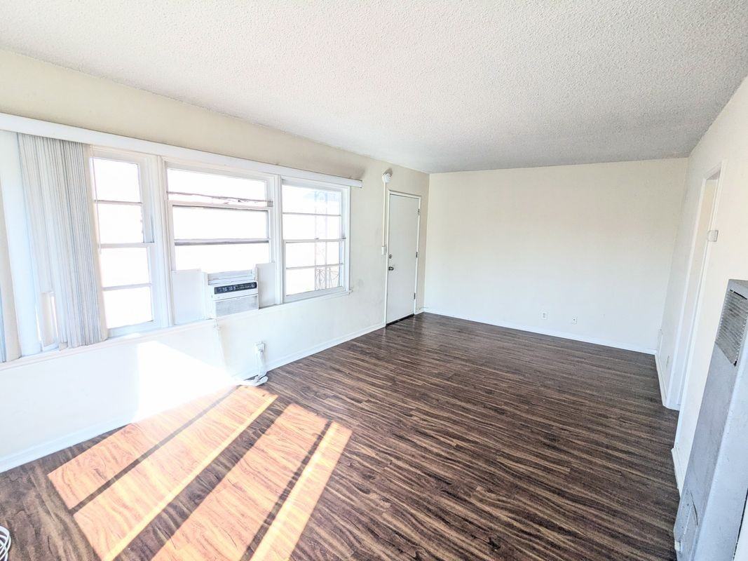 5149 Cahuenga Blvd - Photo 3 of 11