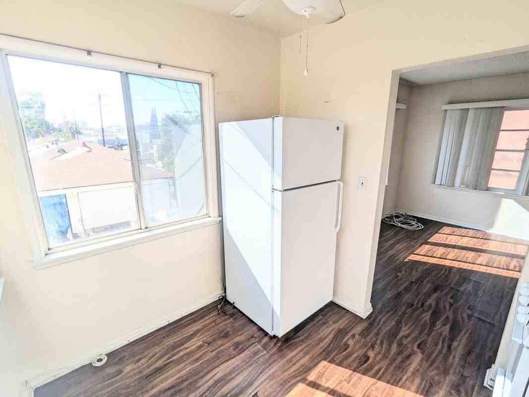 5149 Cahuenga Blvd - Photo 6 of 11