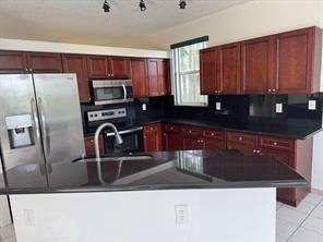 19199 Nw 19th St - Photo 2 of 3