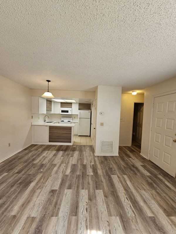 170 Windtree Ln - Photo 3 of 11