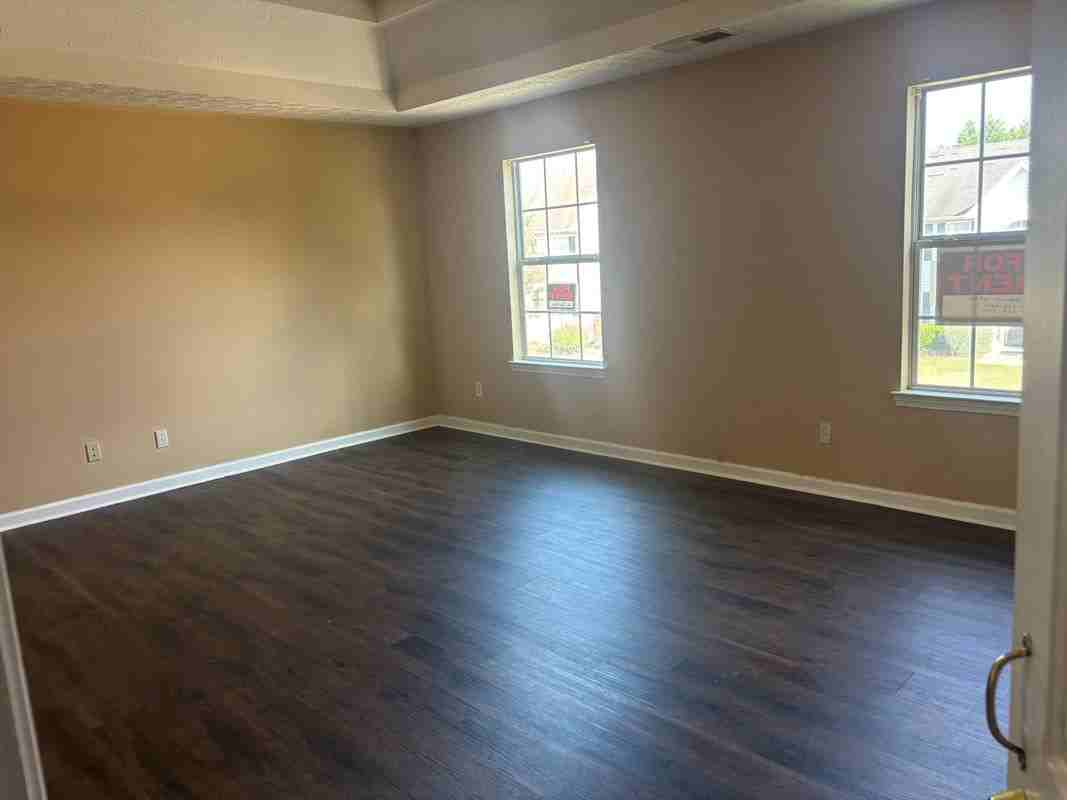 225 Middleton Dr - Photo 2 of 8