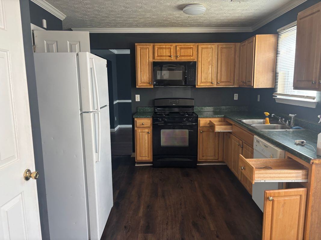 225 Middleton Dr - Photo 5 of 8