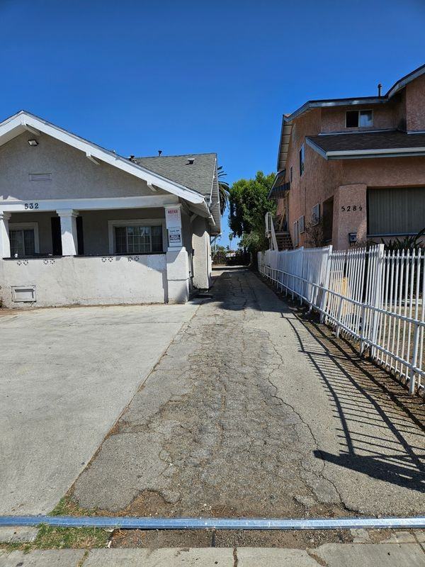 534 N Berendo St - Photo 2 of 21