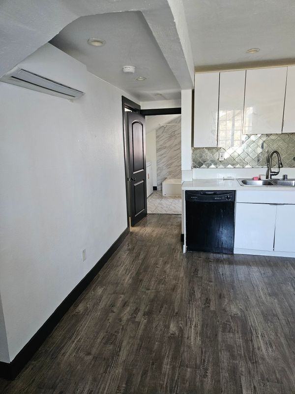 534 N Berendo St - Photo 4 of 21