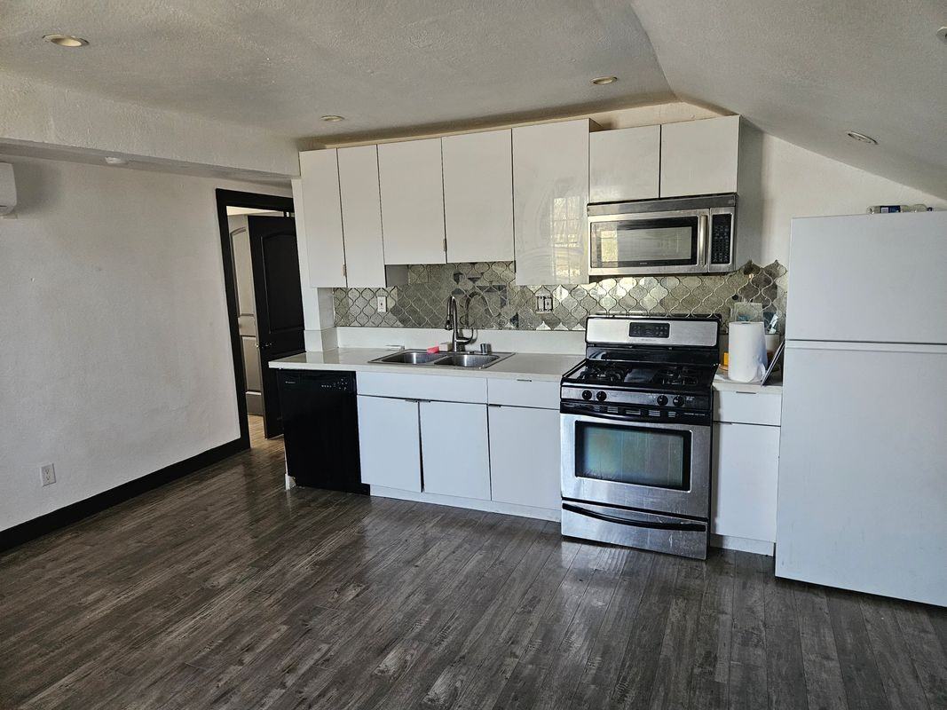 534 N Berendo St - Photo 6 of 21