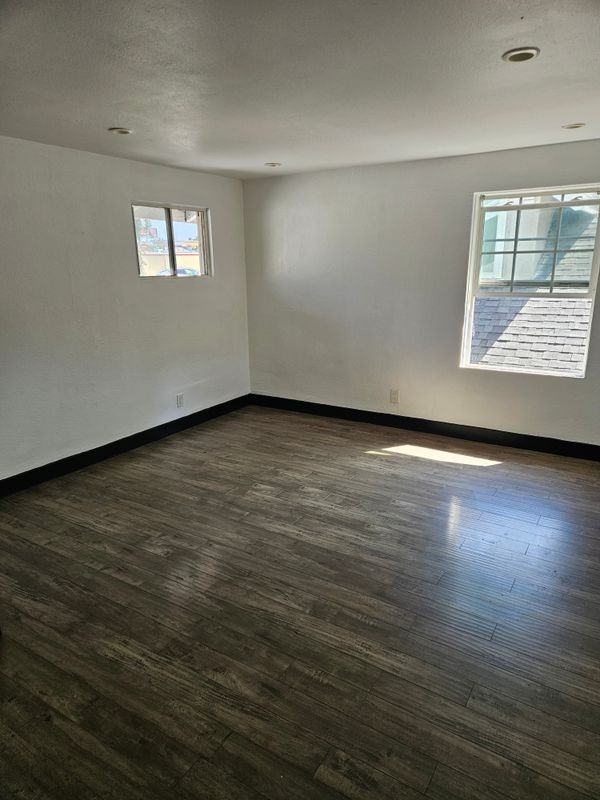 534 N Berendo St - Photo 7 of 21