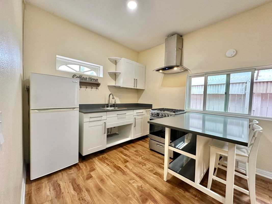 1901 Lindo St - Photo 4 of 18