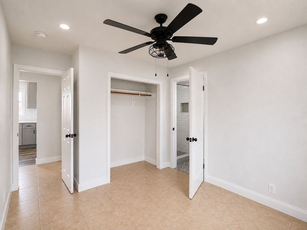 2566 Broadway - Photo 3 of 10