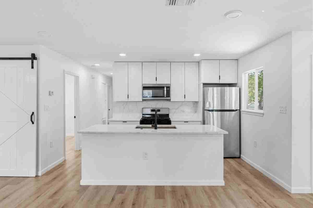 6807 La Salle Dr - Photo 5 of 40