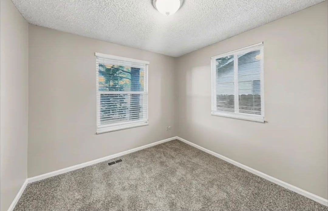 9300 Clermont Dr - Photo 6 of 7