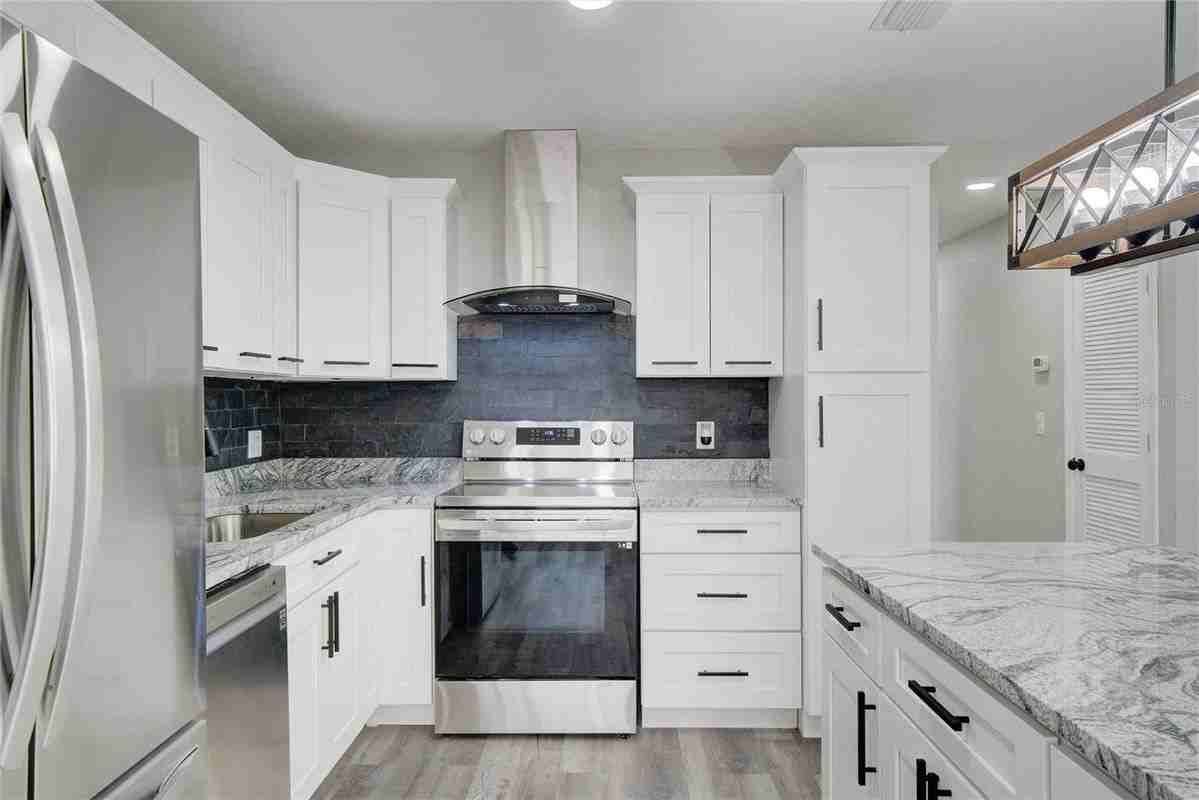 4419 Gasparilla Ave - Photo 4 of 22