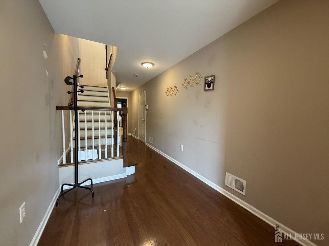 247 River Rd - Photo 4 of 24