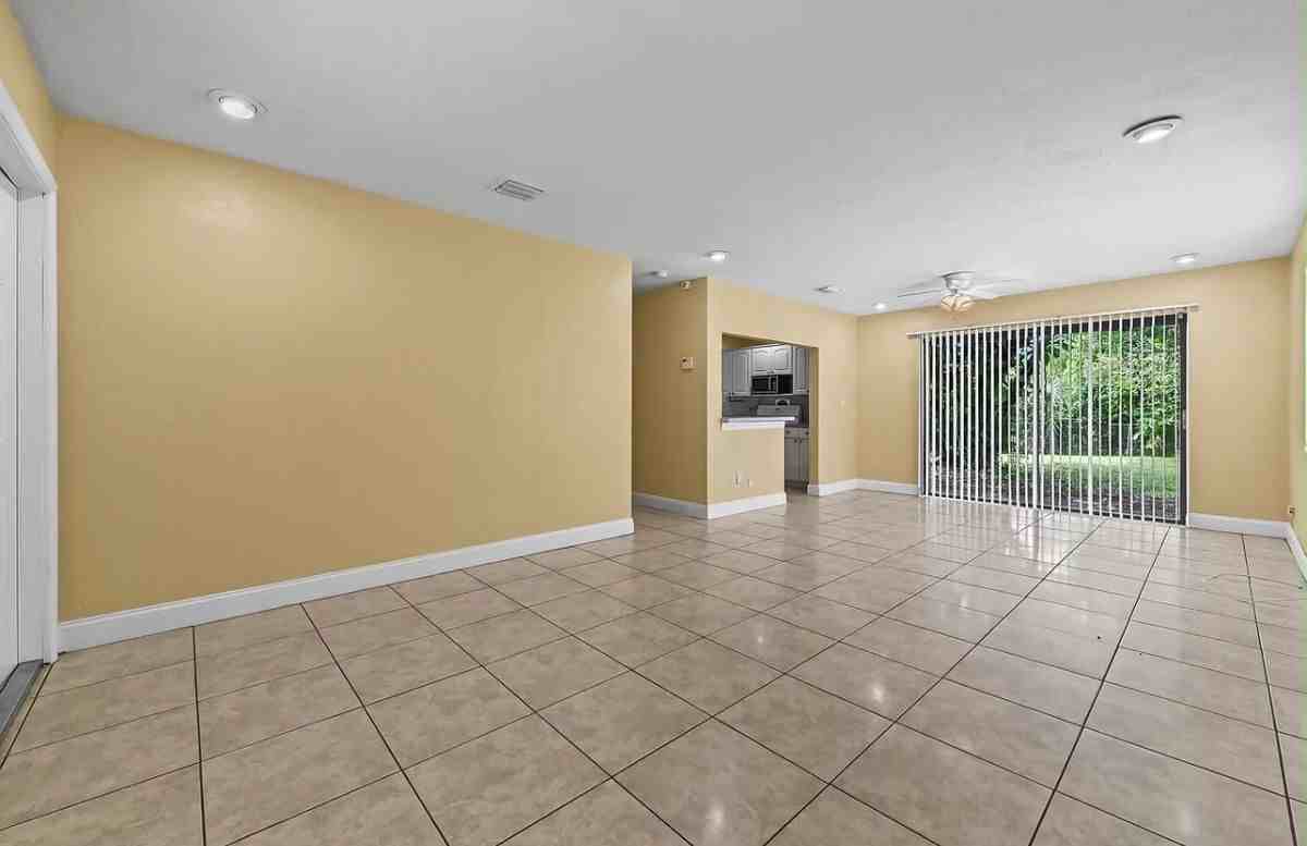 1924 Ware Cir - Photo 3 of 21