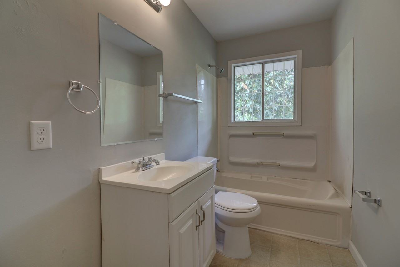 1387 Willow Dr - Photo 2 of 15