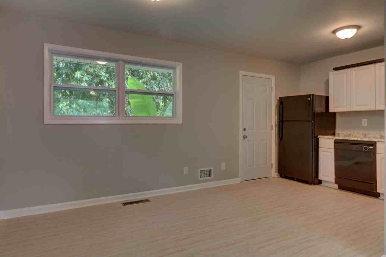 1387 Willow Dr - Photo 4 of 15
