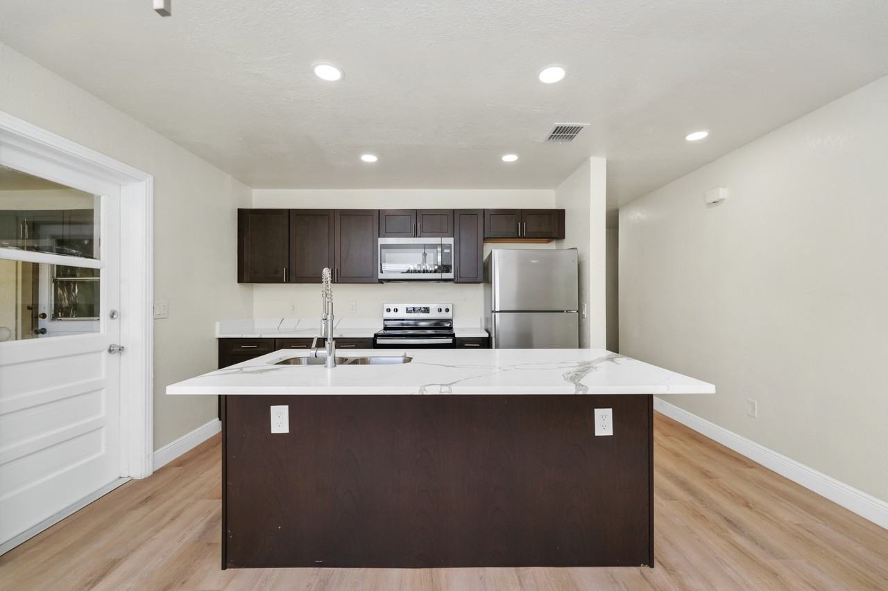 1133 Linton Ct - Photo 2 of 7