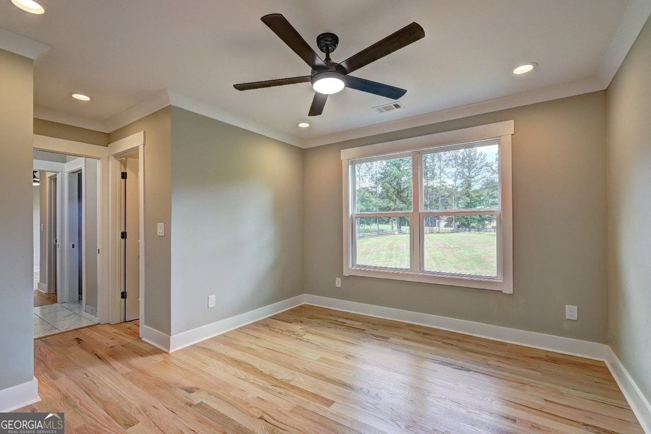 375 Foster Dr - Photo 2 of 9