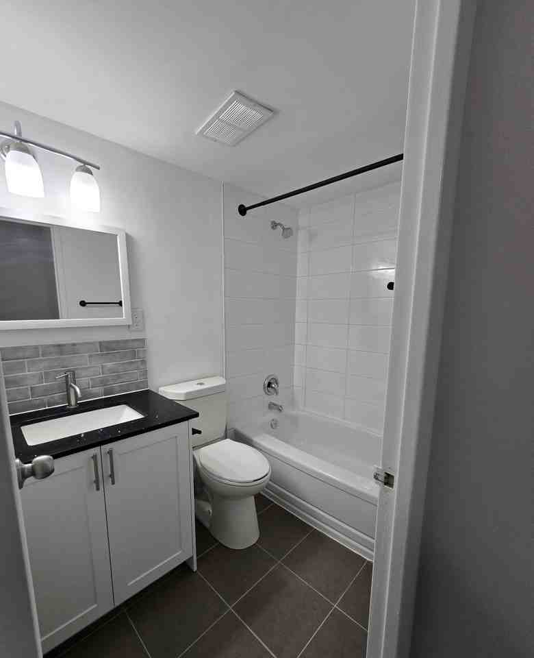 2185 Lawrence Avenue East - Photo 5 of 17