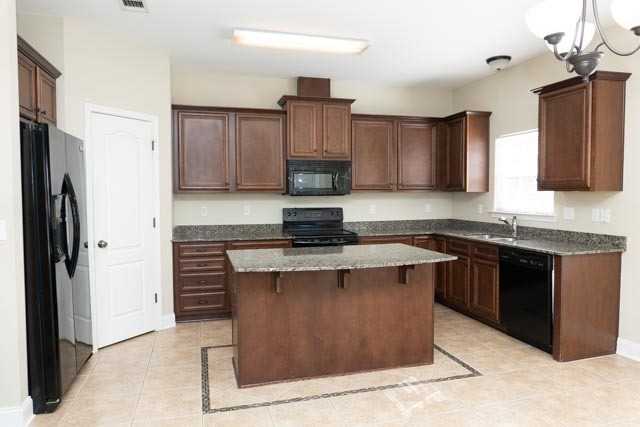 128 Alicia Dr - Photo 3 of 28