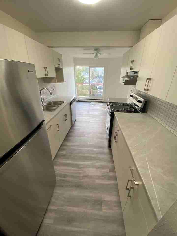 St-George Manor - Photo 2 of 10