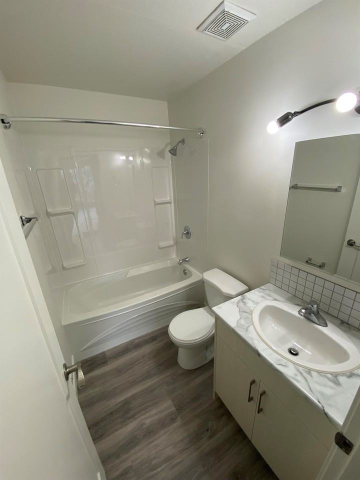 St-George Manor - Photo 7 of 10