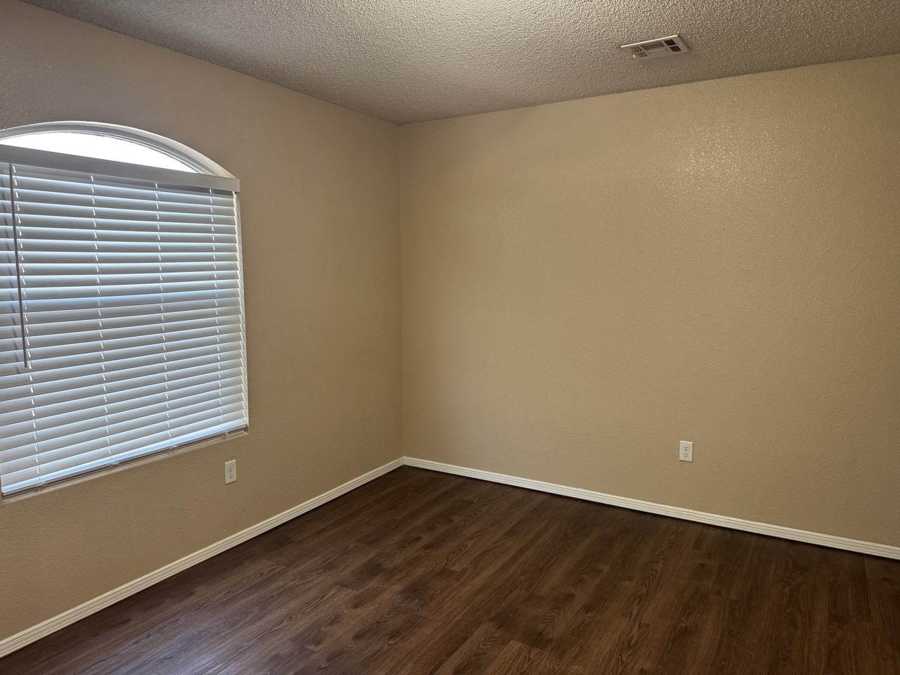 9811 Socorro Rd #29 - Photo 4 of 10