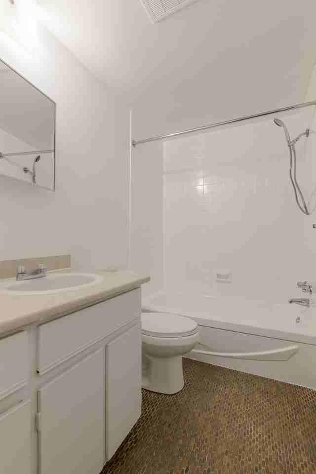 900 Rockland Avenue - Photo 2 of 50