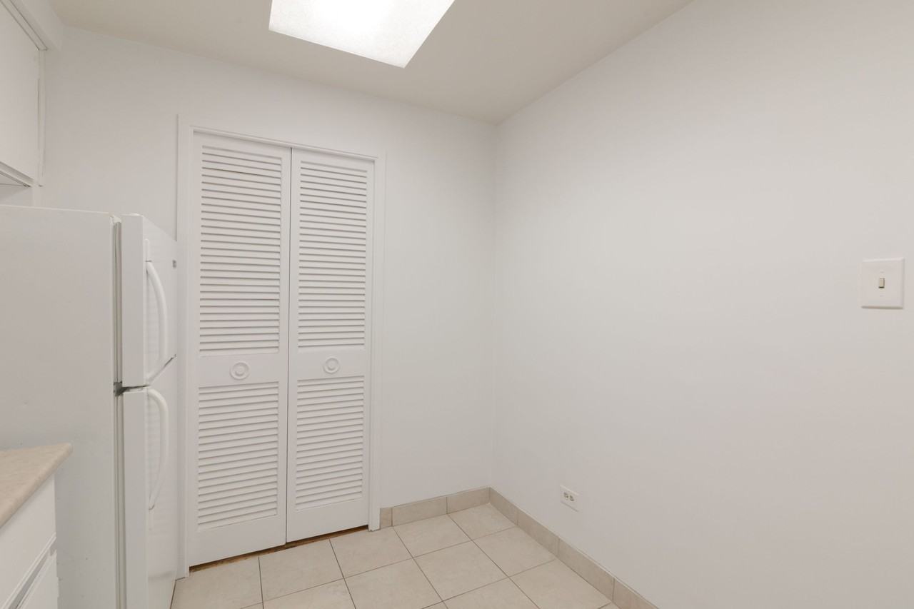 900 Rockland Avenue - Photo 4 of 50