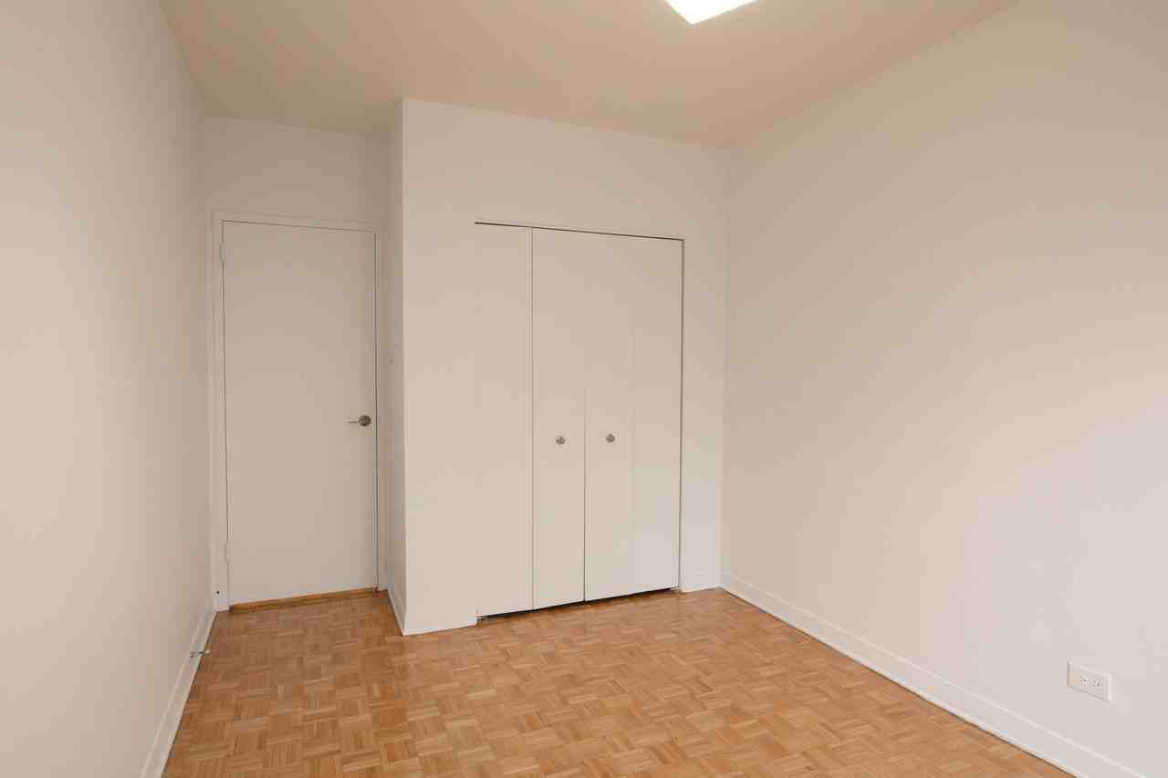 900 Rockland Avenue - Photo 6 of 50