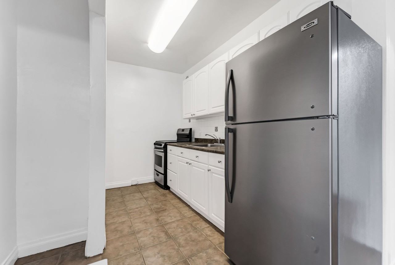 235 Charlotte St - Photo 2 of 50