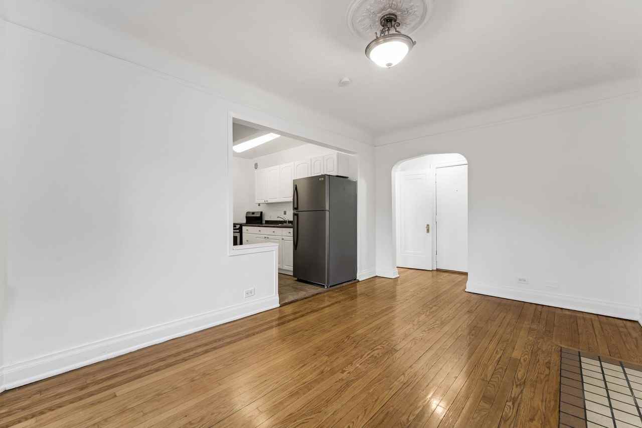 235 Charlotte St - Photo 4 of 50