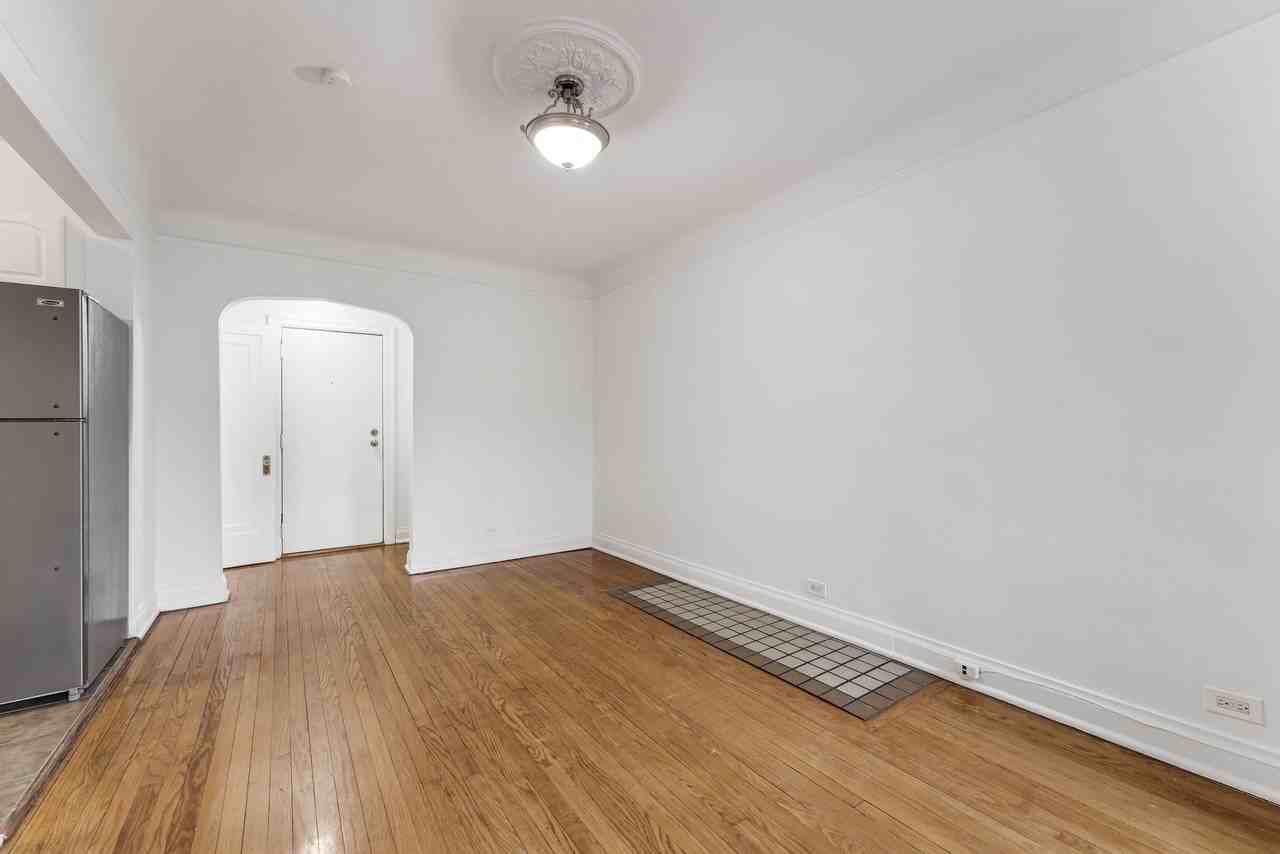 235 Charlotte St - Photo 5 of 50