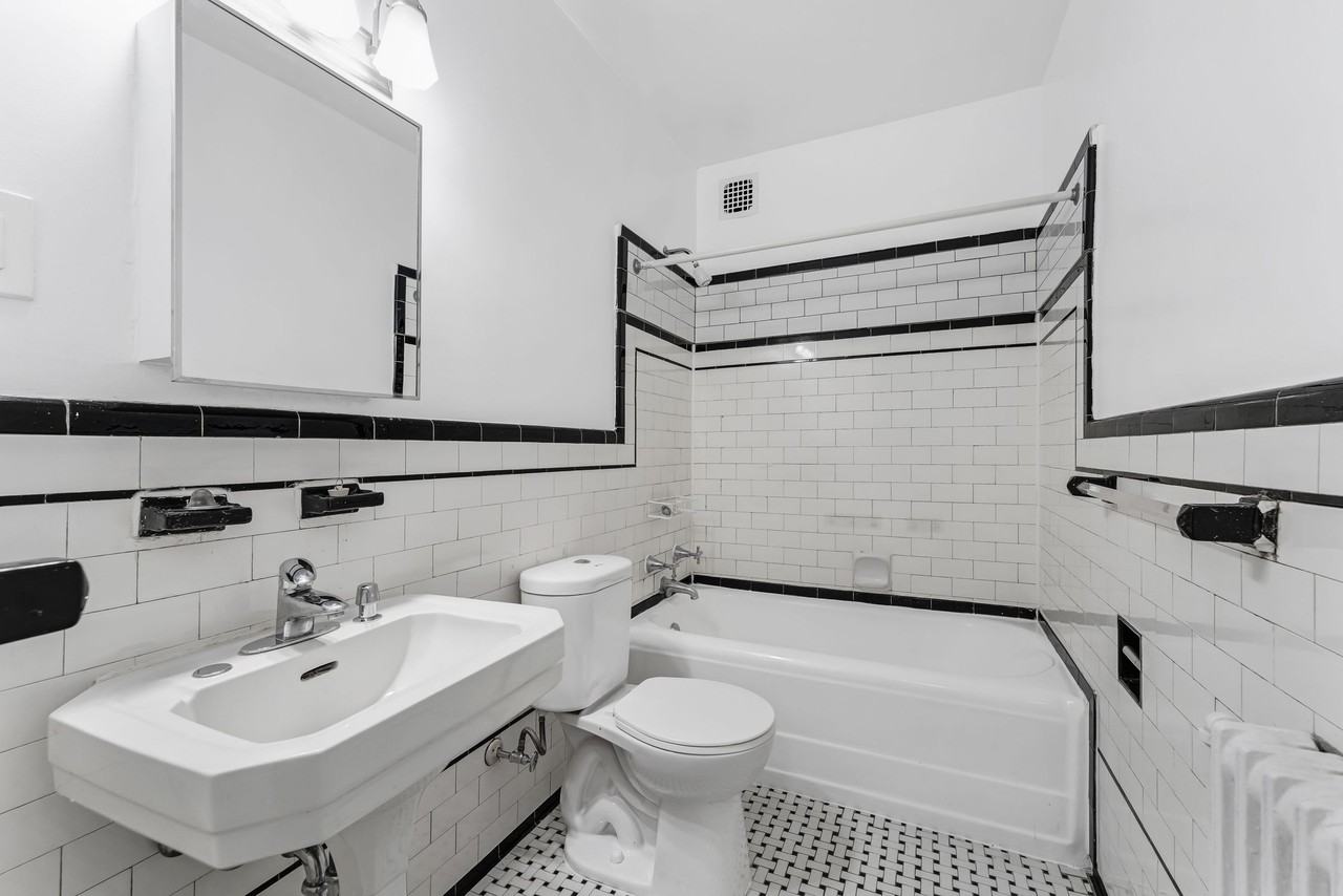 235 Charlotte St - Photo 6 of 50