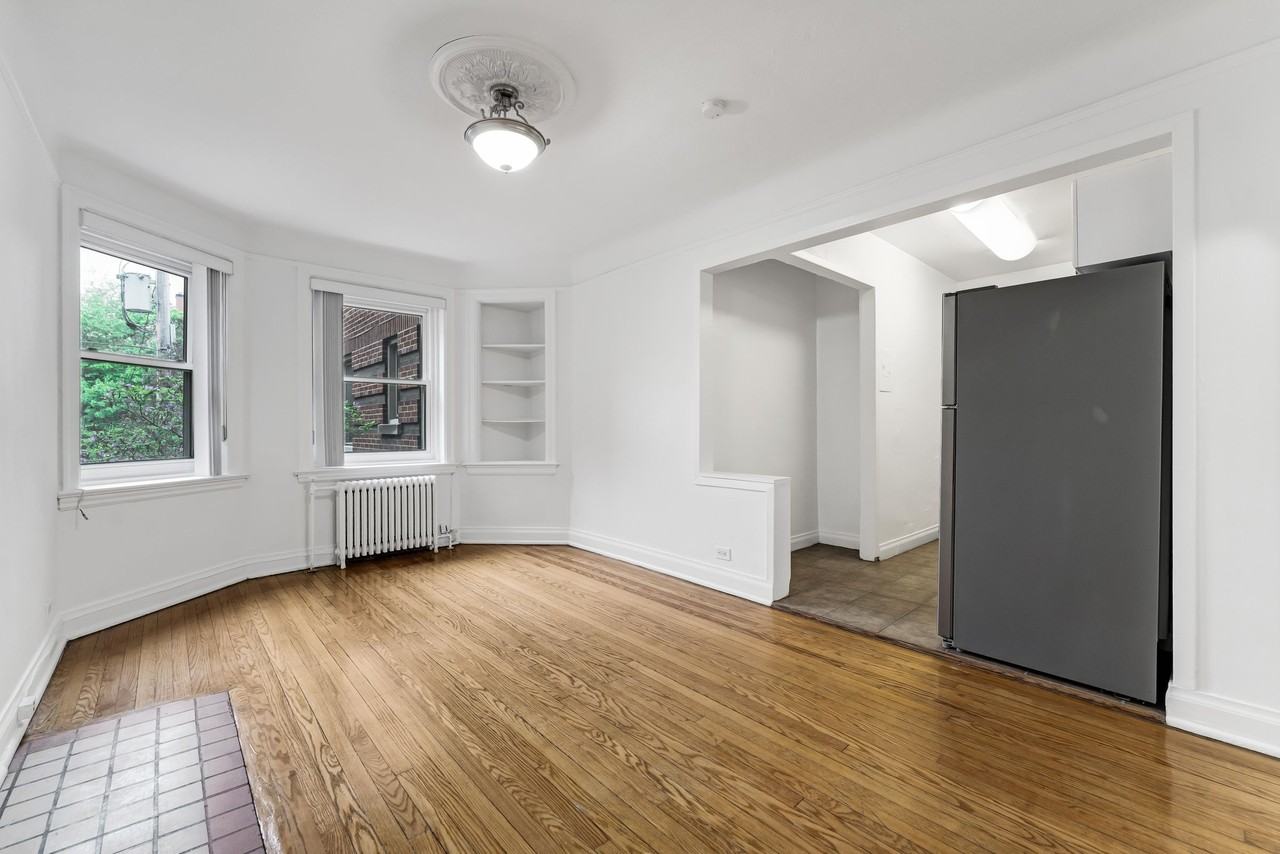 235 Charlotte St - Photo 7 of 50