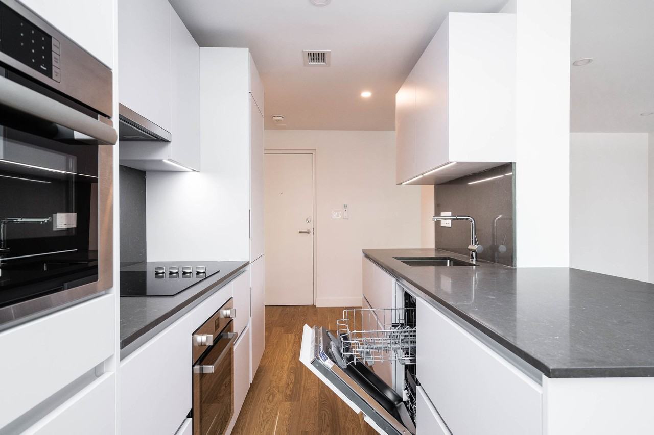 365 Eglinton Avenue East - Photo 2 of 40