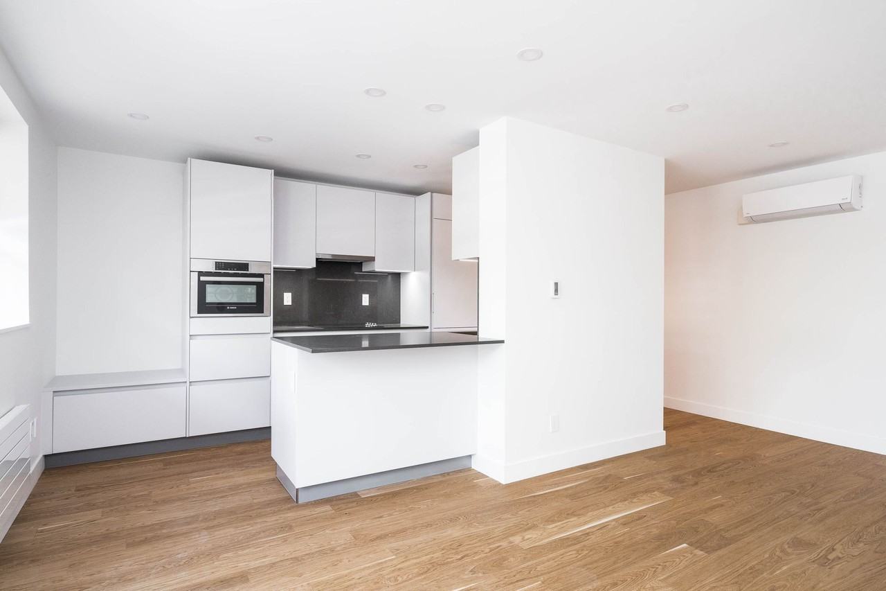 365 Eglinton Avenue East - Photo 4 of 40